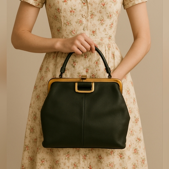 Vintage Handbags - Vintage Kiss Clasp LEATHER Green/Brass Handbag, Women's OS